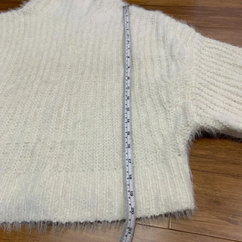 Express Fuzzy Knit Mock Neck Cropped Sweater Womens XS IvoryPullover Cozy Winter